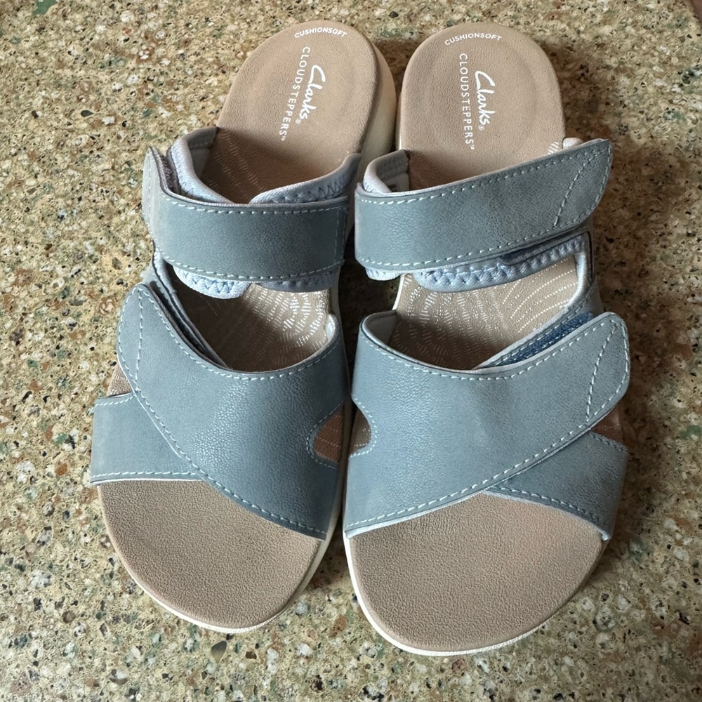 Clarks Women's Light Gray Double-Strap Comfort Sandals size 6